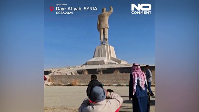 Sírios derrubam estátuas das figuras do regime após a queda de Assad