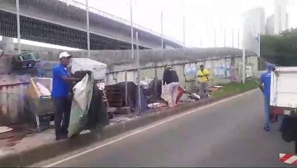 Ambulantes tem barracas e mercadorias levadas no Acesso Norte