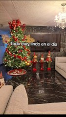 El aterrador momento cuando un duende de peluche navideño camina en la sala de una casa