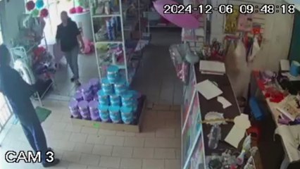 Cámaras de seguridad registran el momento preciso del hurto de un celular