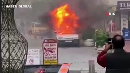 Park halindeki otomobil alev topuna döndü