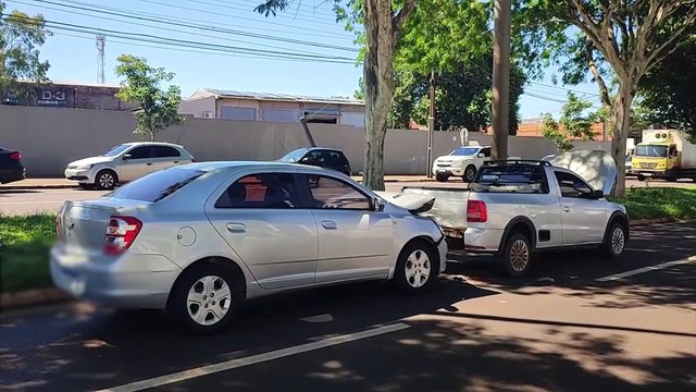 Saveiro e Cobalt se envolvem em acidente na Avenida Rocha Pombo