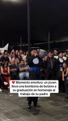 Video: ¡Tú lo hiciste posible! Joven ingeniero se graduó sosteniendo una bombona de butano