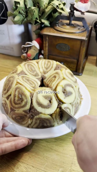 CHARLOTTE CHOCOLAT POIRE CRÈME DE MARRONS 1/2