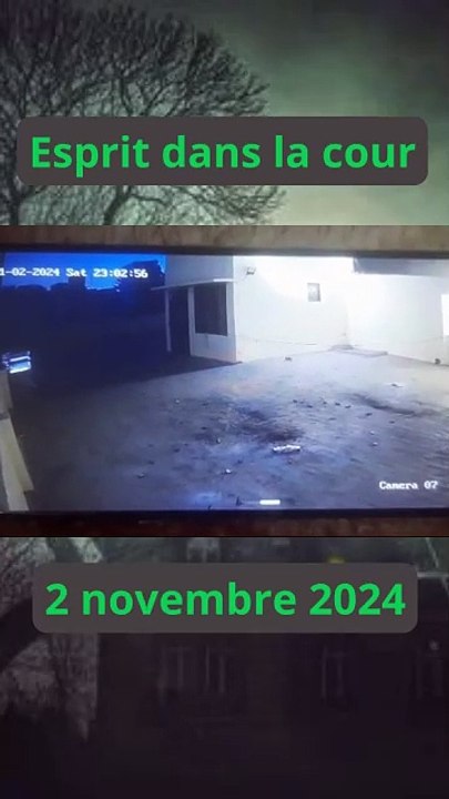 Un esprit dans la cour #paranormal #ghost #fantôme   #mystery