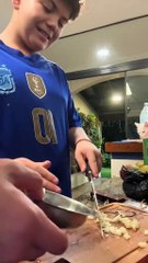 Expectativa vs realidad: El divertido momento de Vanessa Añez cocinando wanton con sus hijos