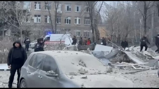 Ucraina, attacco russo su una clinica a Zaporizhzhia: almeno 3 morti