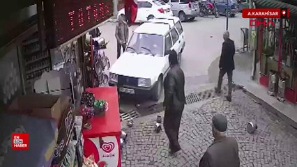 Afyonkarahisar'da marketin tezgahına çarpan otomobil yayayı korkuttu