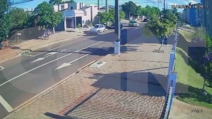 Câmera flagra batida entre Space Fox e moto no Brasmadeira
