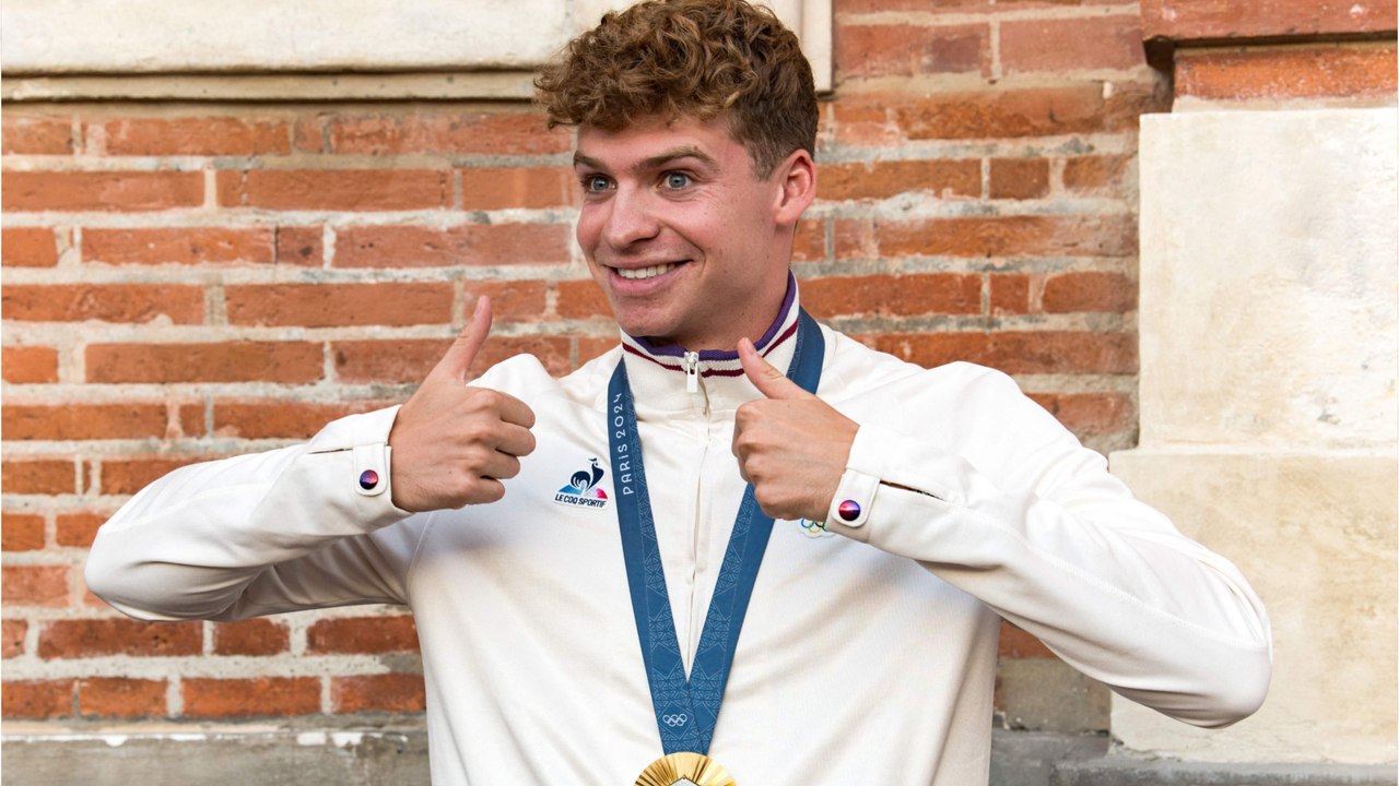 GALA VIDEO - Encore une “médaille d’or” pour Léon Marchand : la nouvelle idole des jeunes, c’est lui !