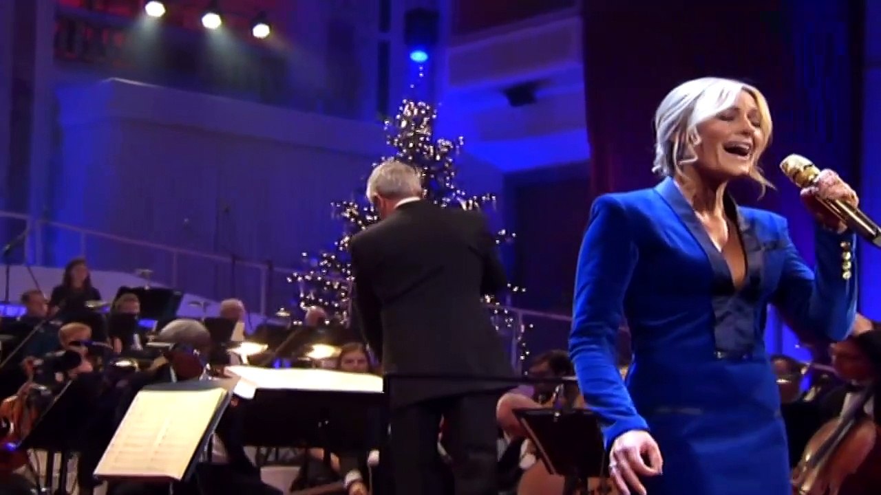 HELENE FISCHER — Am Weihnachtsbaum die Lichter brennen | Helene Fischer: Weihnachten - Live aus der Hofburg Wien (mit dem Royal Philharmonic Orchestra) – (2015)