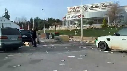 Damasco amanece en su tercer día sin Al Asad con una tímida nueva normalidad