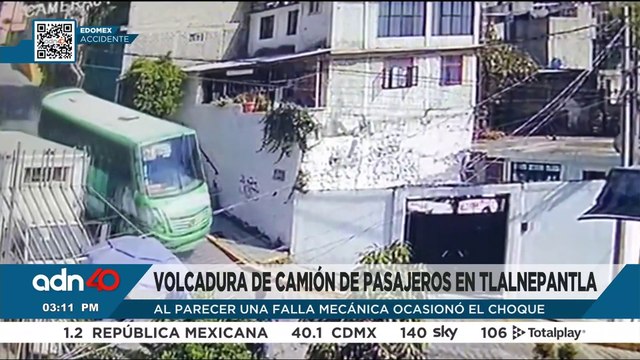 Así fue el momento de la volcadura de un camión de transporte público en Tlalnepantla 