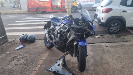 Casal de jovens fica ferido em acidente na Rua Jacarezinho