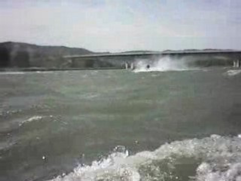 saut , en jet ski sur le rhone....