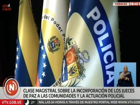 Funcionarios policiales participan en clase magistral sobre la incorporación de los jueces de paz