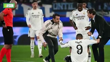 Kylian Mbappé sale lesionado tras anotar en el partido entre Real Madrid y Atalanta