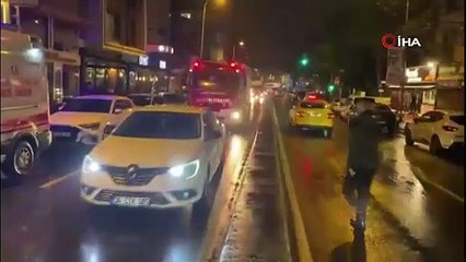 İstanbul'da 5 katlı bir apartmanın çatısı çöktü