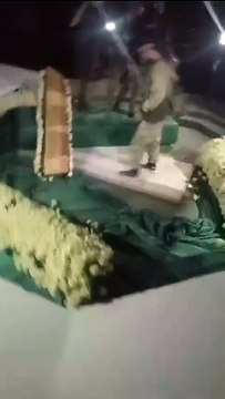 Muhalifler Suriye'de Hafız Esad'ın mezarına saldırdı