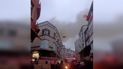 Fatih'te ayakkabı dükkanında yangın