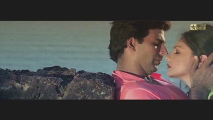 Pooja Bhatt's Stunning Unseen Lip Kiss Moments 😘