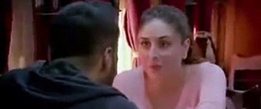 Kareena Kapoor Kissing Arjun Kapoor - Ki & Ka