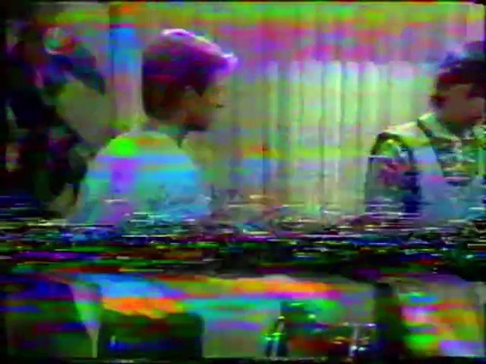 Neighbours deutsch - 223 - Sturmfreie Bude (02.04)