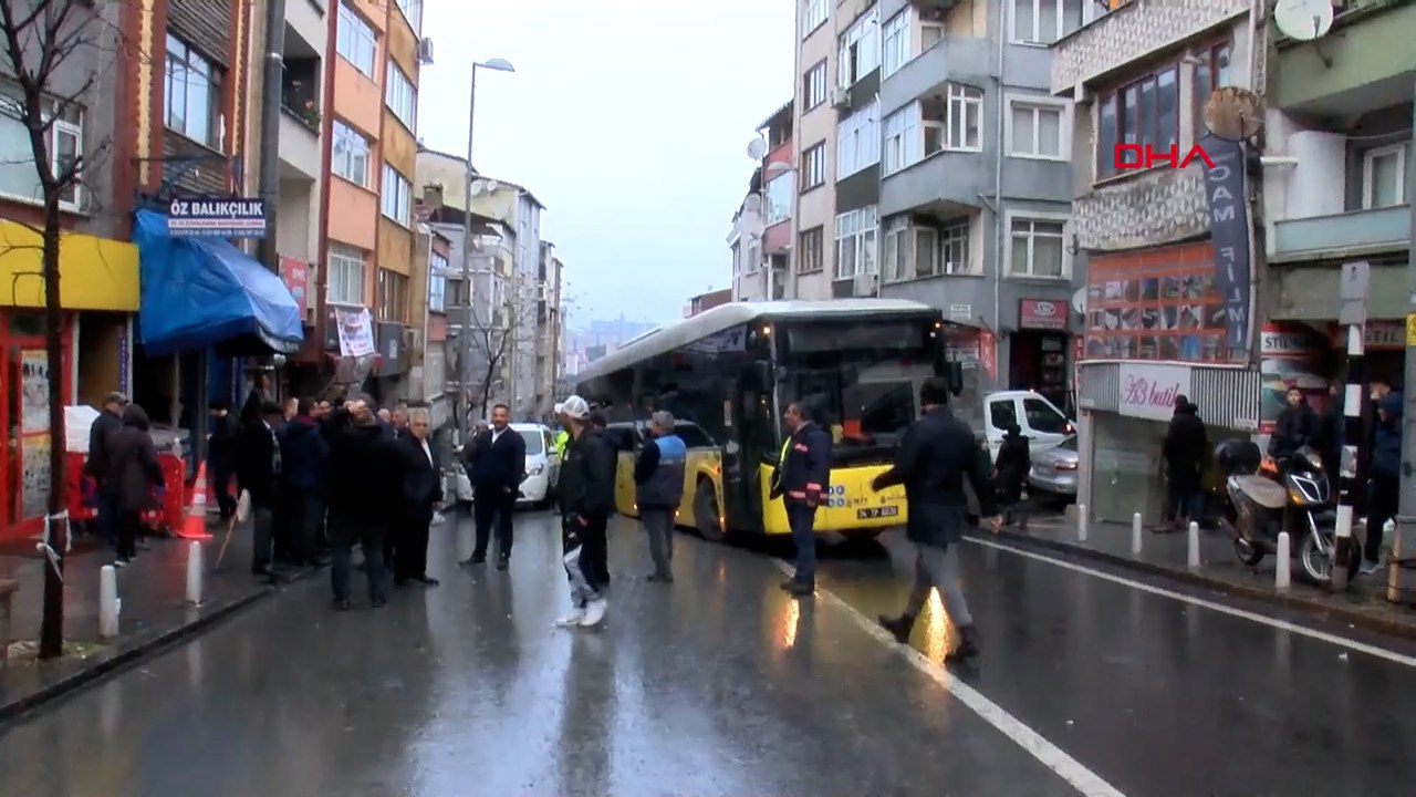 Kağıthane'de İETT otobüsü çöken yolda kaldı