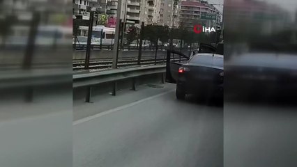 Görüntüler Bursa'dan... Trafikte baltalı yol verme kavgası!