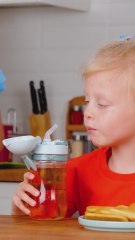 Mom, I can't drink 😓 Water bottle hacks edition 🍼