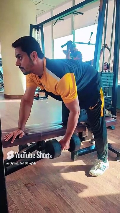 Sculpt Your Back: Try the One Arm Dumbbell Row | #gymlife101