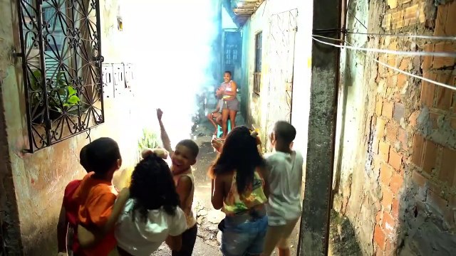 A Nos Enfants Bande-annonce VO STFR