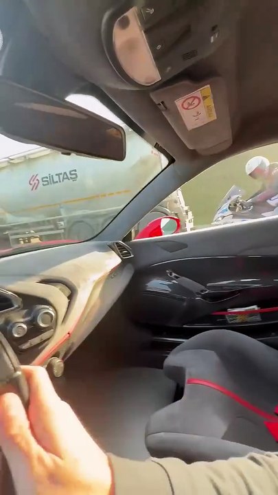 488_pista_vs_s1000rr