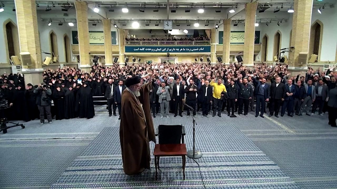 Jamenei afirma que la caída de Asad en Siria no debilitará a Irán