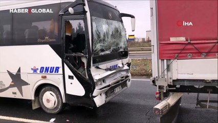 3 kişinin yaralandığı servis kazası kamerada