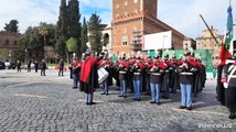 Crosetto accompagna i Reali di Spagna all'Altare della Patria