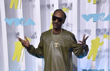 Snoop Dogg 'becomes Santa Claus' every year for his family