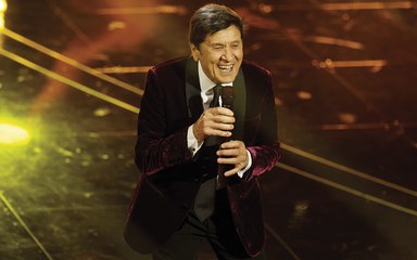 Gianni Morandi compie 80 anni e si regala L'attrazione: guarda il video