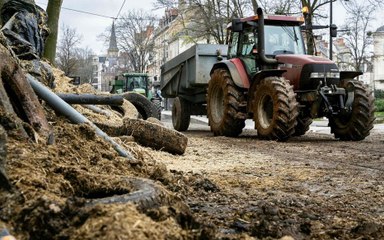 Mercosur : des agriculteurs en colère bloquent Dijon
