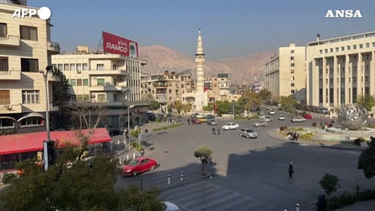 Siria, il centro di Damasco si anima dopo la caduta di Assad