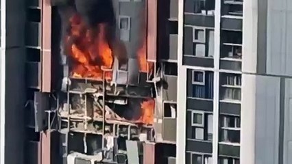 Fuerte explosión de gas provoca un incendio en edificio residencial en el sur de China