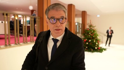 Gouvernement : "On ne peut pas trépigner et attendre que le Président démissionne", tacle Faure