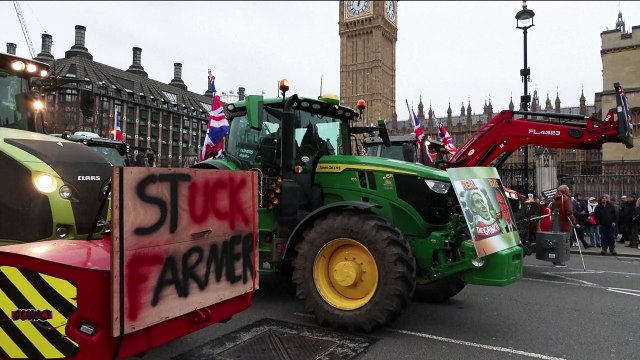 Tratores no centro de Londres em protesto contra taxa de herança