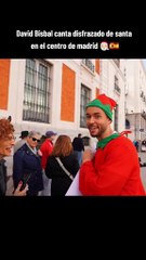 Video: David Bisbal se disfraza de Papá Noel y sorprende a los transeúntes