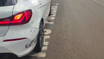 Palio foge após provocar acidente com BMW 118i no Centro