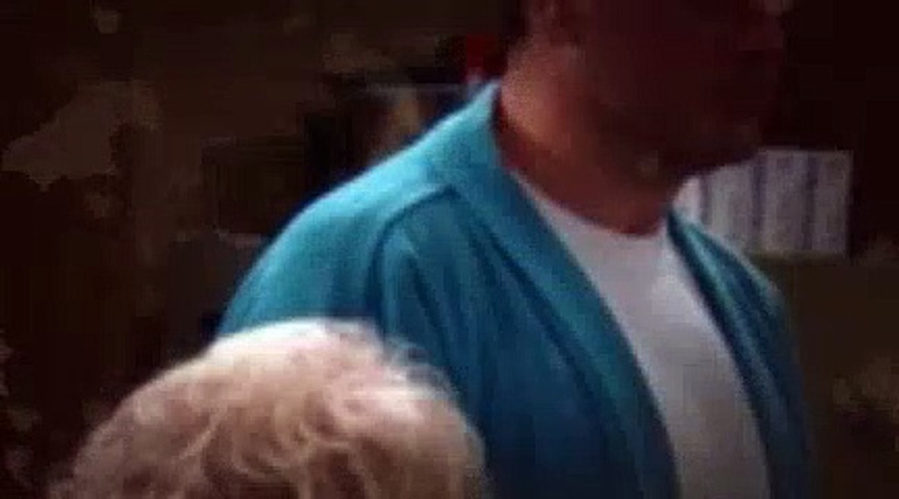 Everybody Loves Raymond Season 3 Episode 18 Ray Home Alone - video