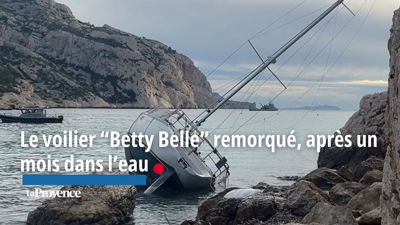 Le voilier "Betty Belle" remorqué, après un moi...