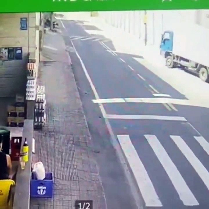 Joven muere en accidente vial luego de que su novio hiciera piruetas con su moto