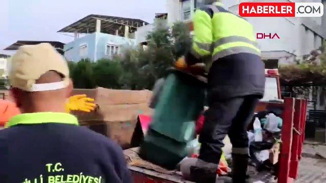 Koku ihbarı üzerine temizlenen evden 4 kamyon çöp çıktı
