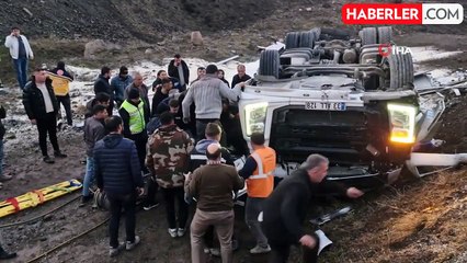 Pirinç Yüklü Tır Şarampole Devrildi, Yaralılar Kurtarıldı